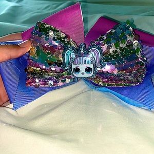 I am selling a LOL doll bow